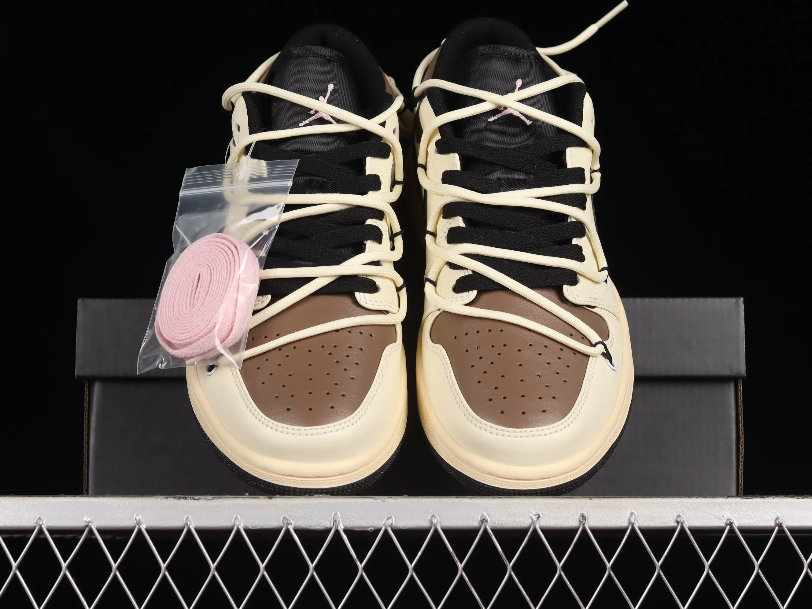 All categories Air Jordan Jordan series basketball shoes Air Jordan 1 Low Z version Air Jordan 1 Low AJ1 Joe 1 customized version Vibe flavor deconstruction Sports culture basketball shoes 553558-062